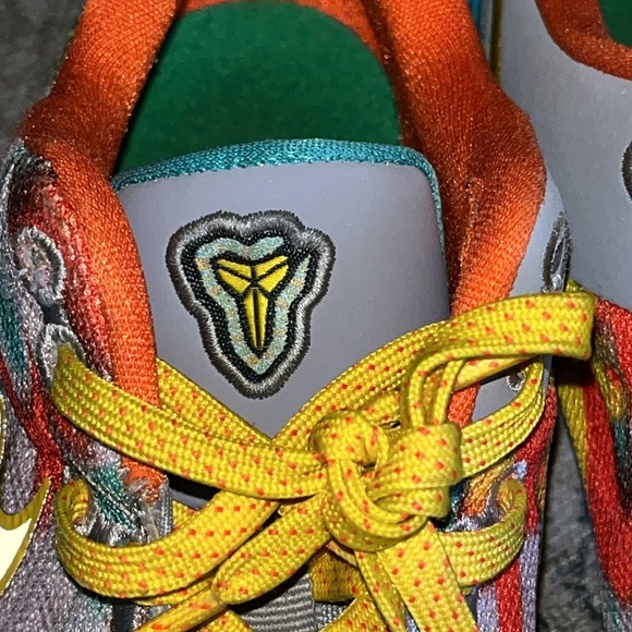Nike Kids Kobe Venice Beach Multicolor Sneakers with Yellow Laces size 1.5 Y - Picture 5 of 9